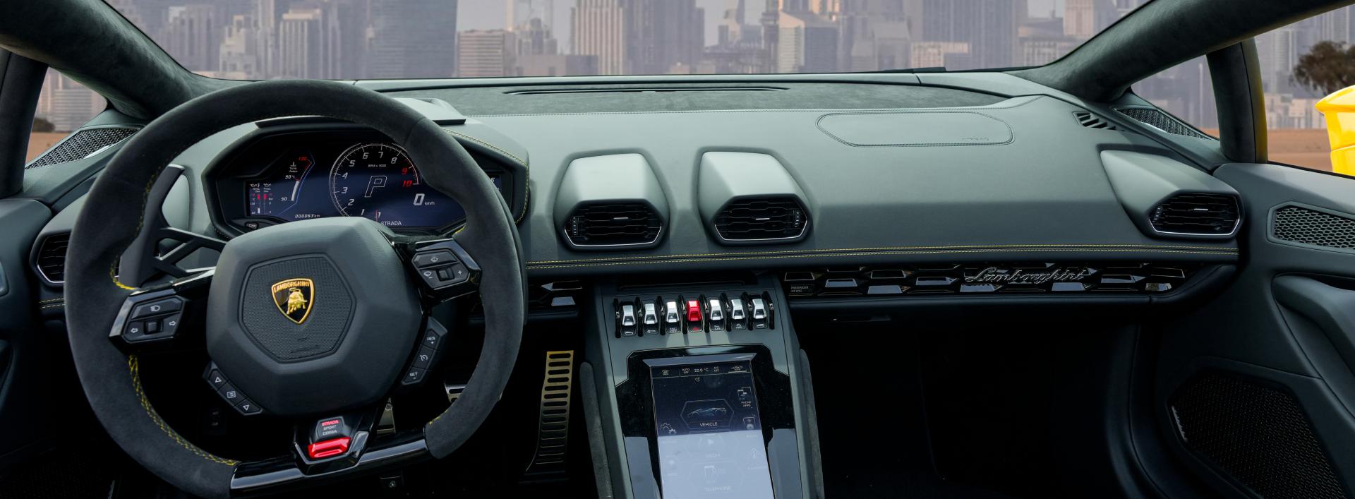 CONNECT WITH YOUR HURACÁN EVO SPYDER