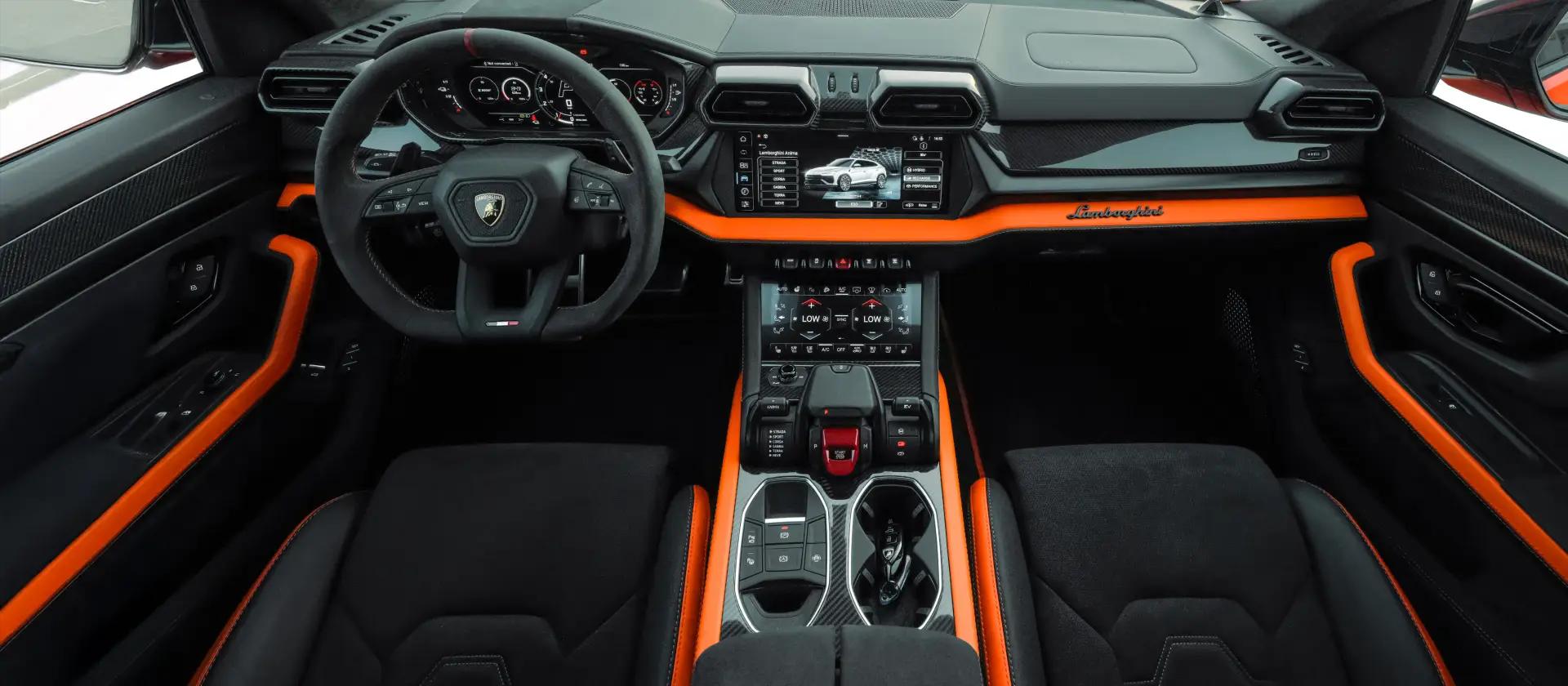 Urus SE interior Left above.webp